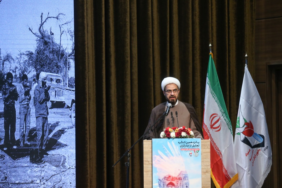 رئیس مرکز ارتباطات مردمی: هیچ خانواده شهیدی نباید پشت در اتاق مسئولی انتظار بکشد