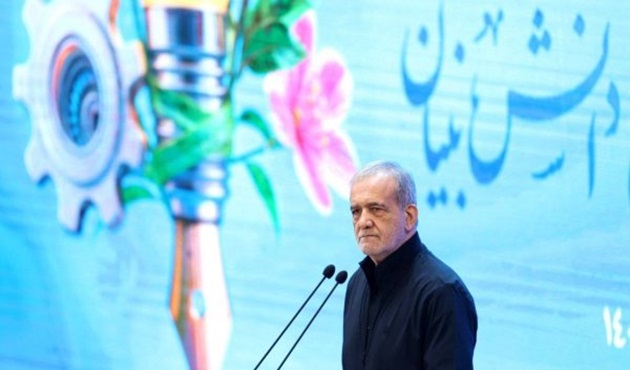 رئیس‌جمهور در جمع نخبگان: هنر آن است که بمانیم و برای رفع مشکلات مردم تلاش کنیم