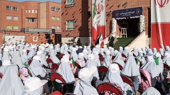 رئیس‌جمهور: با هدف رفع مشکلات و رنج‌های مردم خود را توانمند کنید